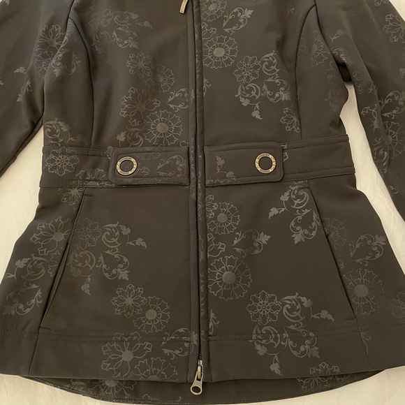 Lolë Soft Shell Lined Jacket - Picture 5 of 7